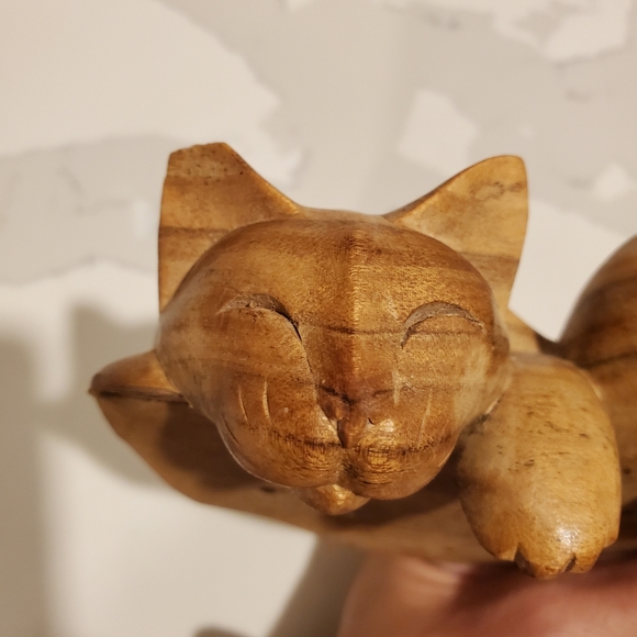 Hand carved napping cat, missing part of ear and leg and tail - Picture 7 of 10
